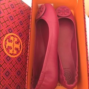 Tory Burch fucia flats